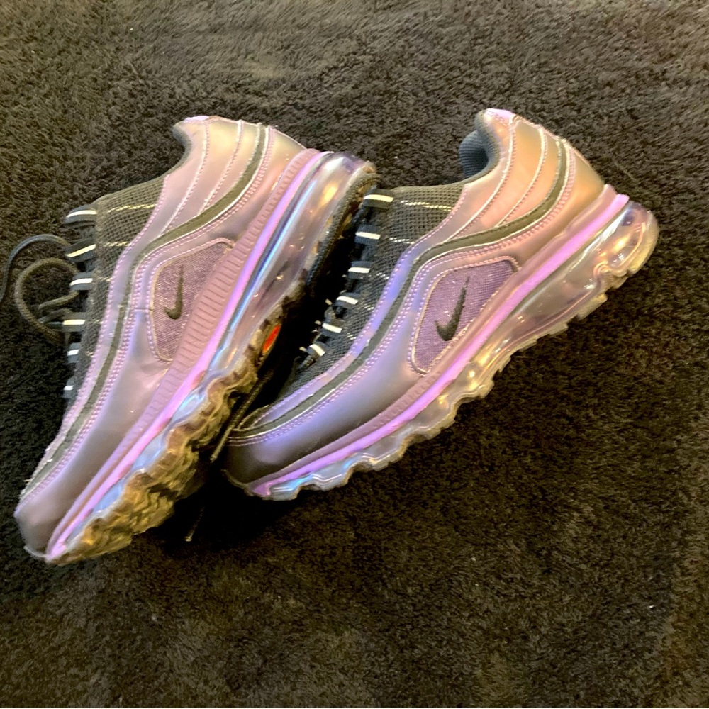 Nike air max, women size 7.5. Purple and black never been worn